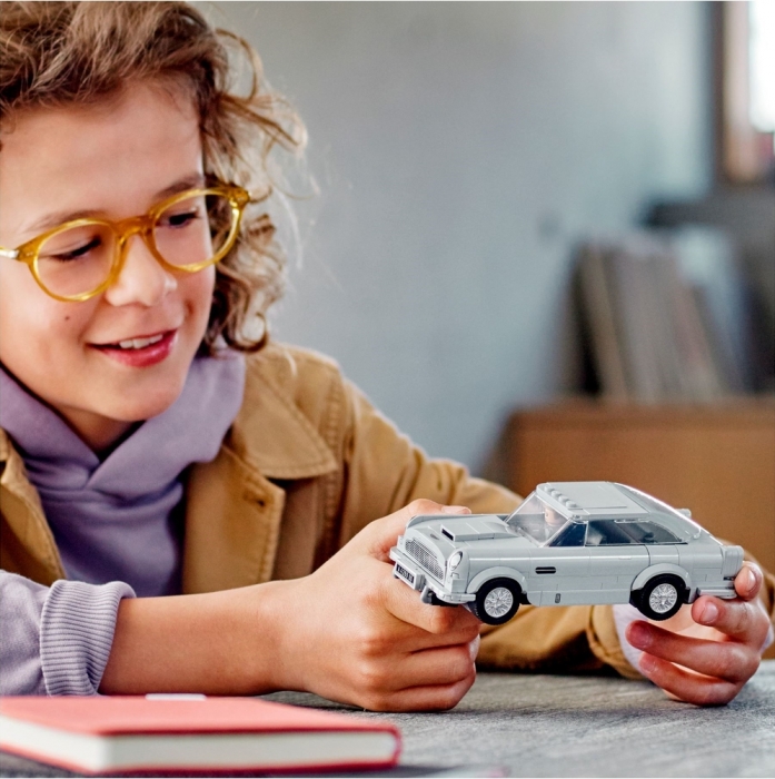 aston martin lego 76911