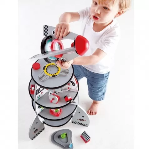 razzo spaziale a quattro stadi