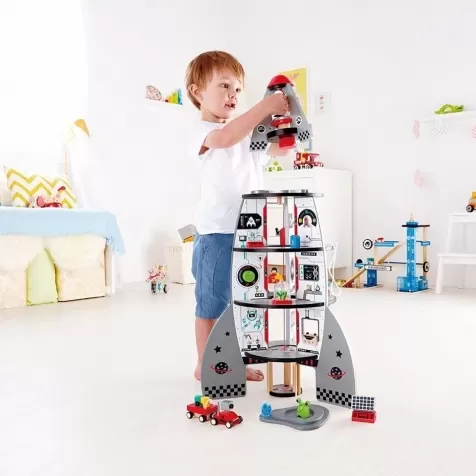 razzo spaziale a quattro stadi