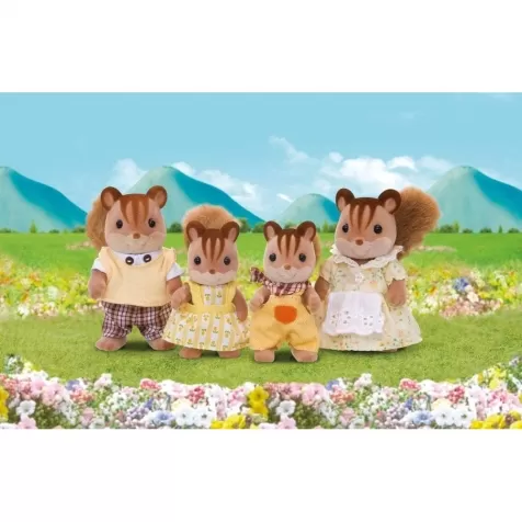 famiglia scoiattoli manto chiaro