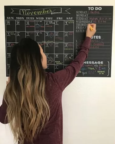 calendario da muro effetto lavagna - include 4 butterstix gessetti multicolore: 10