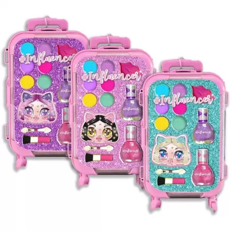 influencer big trolley make up and nails