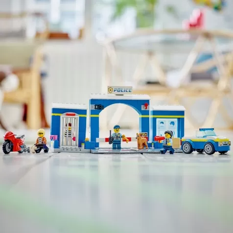 60370 - inseguimento alla stazione di polizia