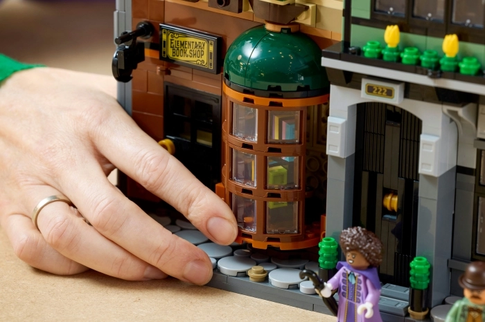 10351 - sherlock holmes: book nook: 23