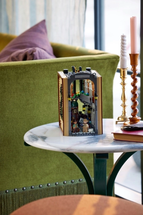 10351 - sherlock holmes: book nook: 28