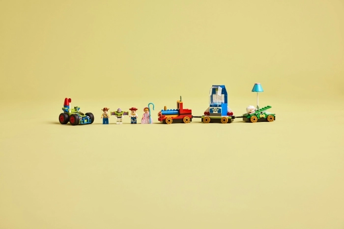 43264 - toy story: treno e auto rc celebrativi: 22