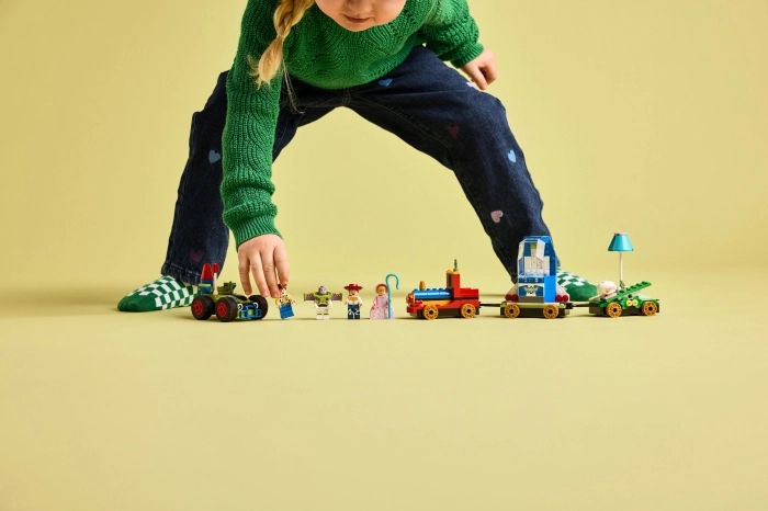 43264 - toy story: treno e auto rc celebrativi: 25