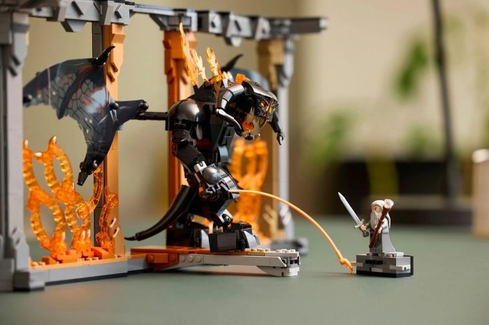 10367 - il signore degli anelli: book nook del balrog™: 21