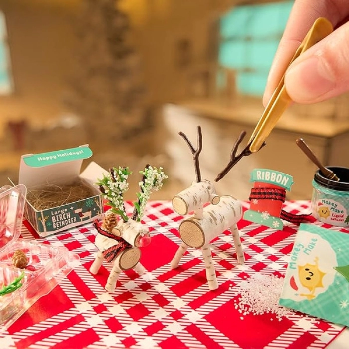 mga's miniverse - make it mini holiday theme