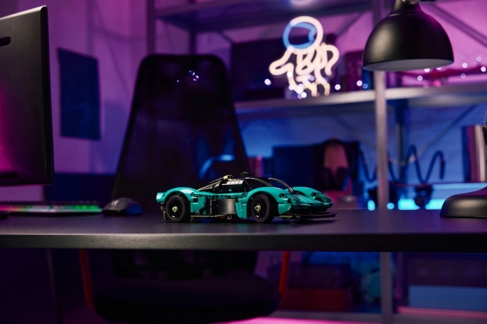 42208 - aston martin valkyrie: 22
