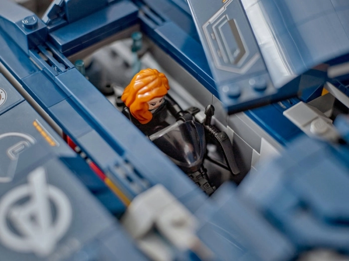 76325 - quinjet avengers: age of ultron