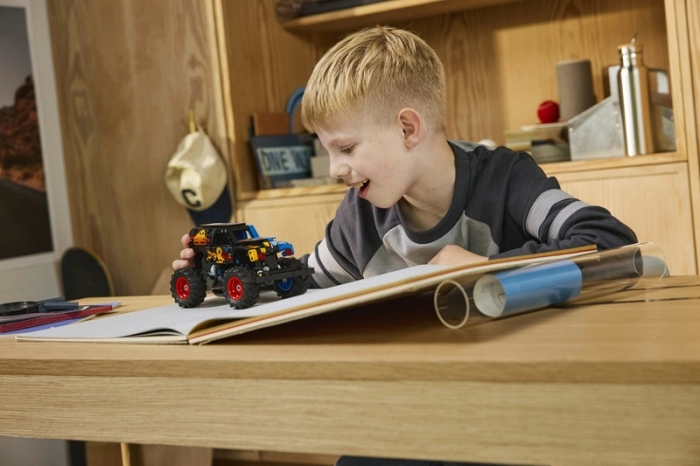 42219 - monster jam&trade; grave digger&trade; fuoco e ghiaccio