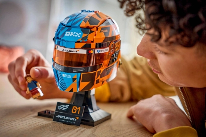 43017 - casco oscar piastri scuderia mclaren mastercard