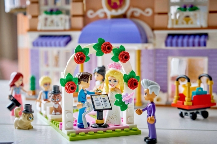42704 - grand hotel di heartlake city