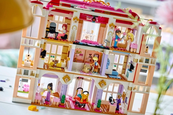 42704 - grand hotel di heartlake city