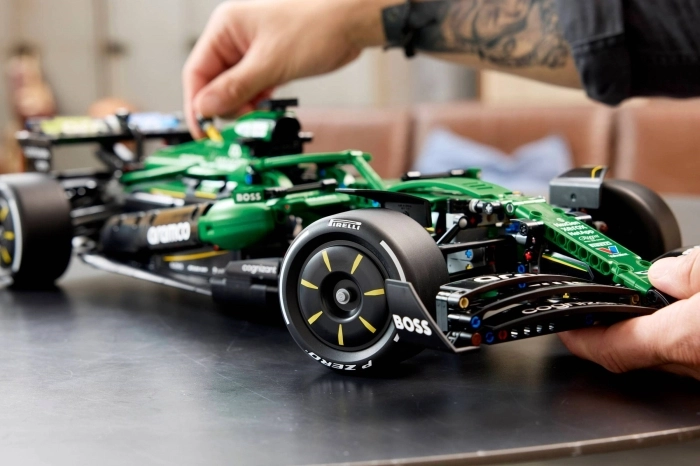 42240 - auto f1&reg; aston martin aramco amr24