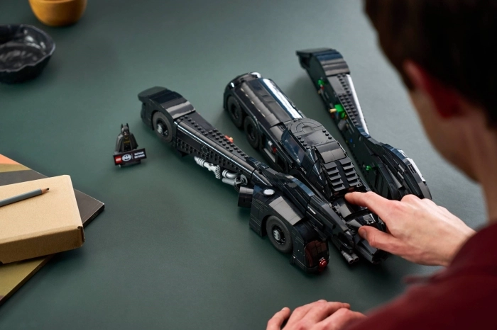76355 - batman returns&trade; batmobile&trade;